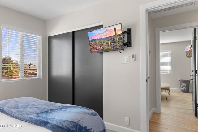 8025 E REDWING Road, Scottsdale, AZ 85250