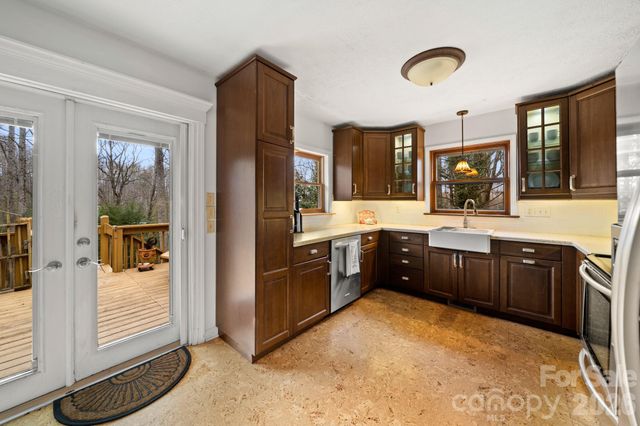 45 Crescent Drive, Hendersonville, NC 28739