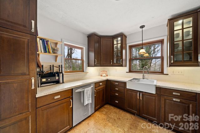 45 Crescent Drive, Hendersonville, NC 28739