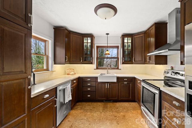 45 Crescent Drive, Hendersonville, NC 28739