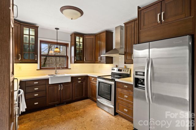 45 Crescent Drive, Hendersonville, NC 28739