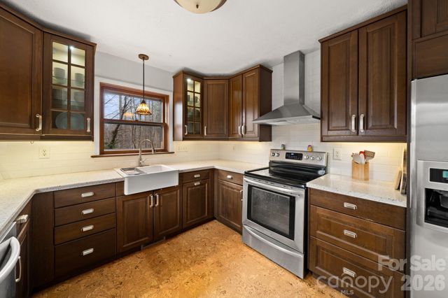 45 Crescent Drive, Hendersonville, NC 28739