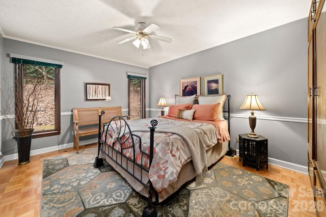 45 Crescent Drive, Hendersonville, NC 28739