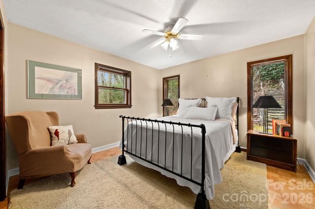 45 Crescent Drive, Hendersonville, NC 28739