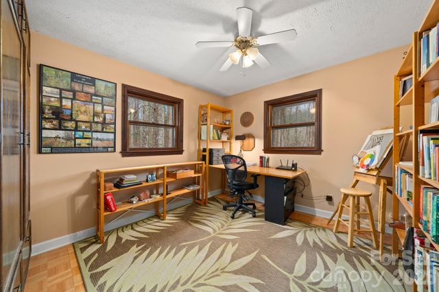 45 Crescent Drive, Hendersonville, NC 28739