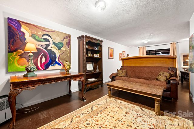 45 Crescent Drive, Hendersonville, NC 28739