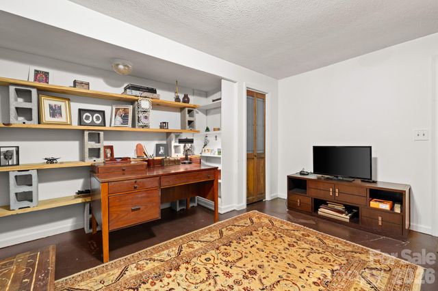 45 Crescent Drive, Hendersonville, NC 28739