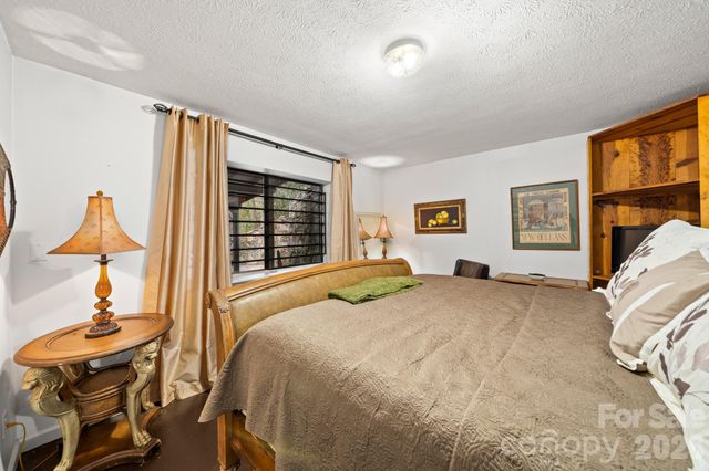 45 Crescent Drive, Hendersonville, NC 28739