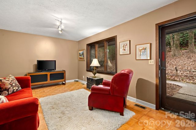 45 Crescent Drive, Hendersonville, NC 28739