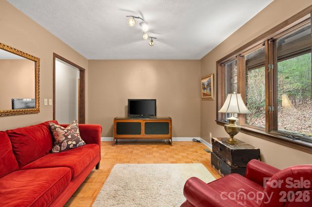 45 Crescent Drive, Hendersonville, NC 28739