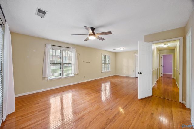 915 Way Thru The Woods SW, Decatur, AL 35603