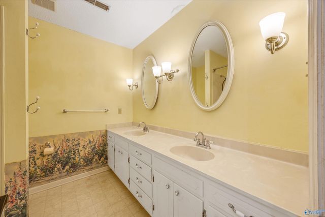 915 Way Thru The Woods SW, Decatur, AL 35603