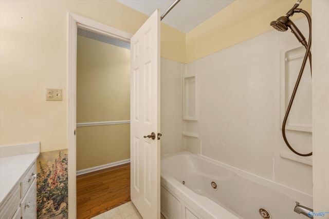 915 Way Thru The Woods SW, Decatur, AL 35603
