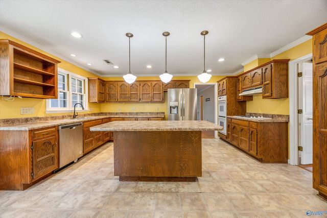 915 Way Thru The Woods SW, Decatur, AL 35603