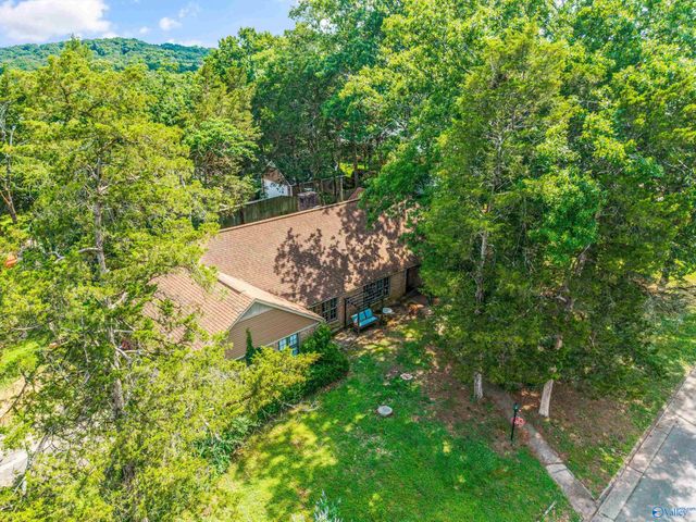 915 Way Thru The Woods SW, Decatur, AL 35603