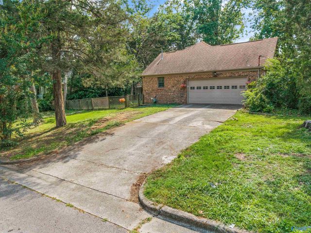915 Way Thru The Woods SW, Decatur, AL 35603