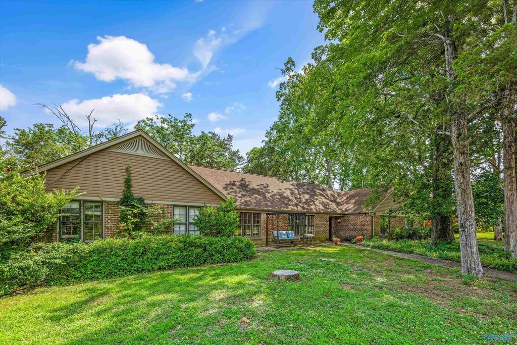915 Way Thru The Woods SW, Decatur, AL 35603