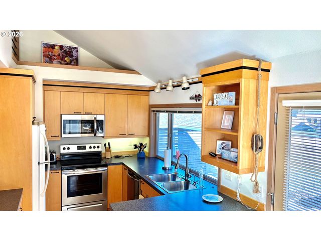 2681 Nw MAST Ave, Lincoln City, OR 97367