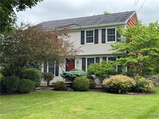 230 Thornton Circle South, Camillus, NY 13031