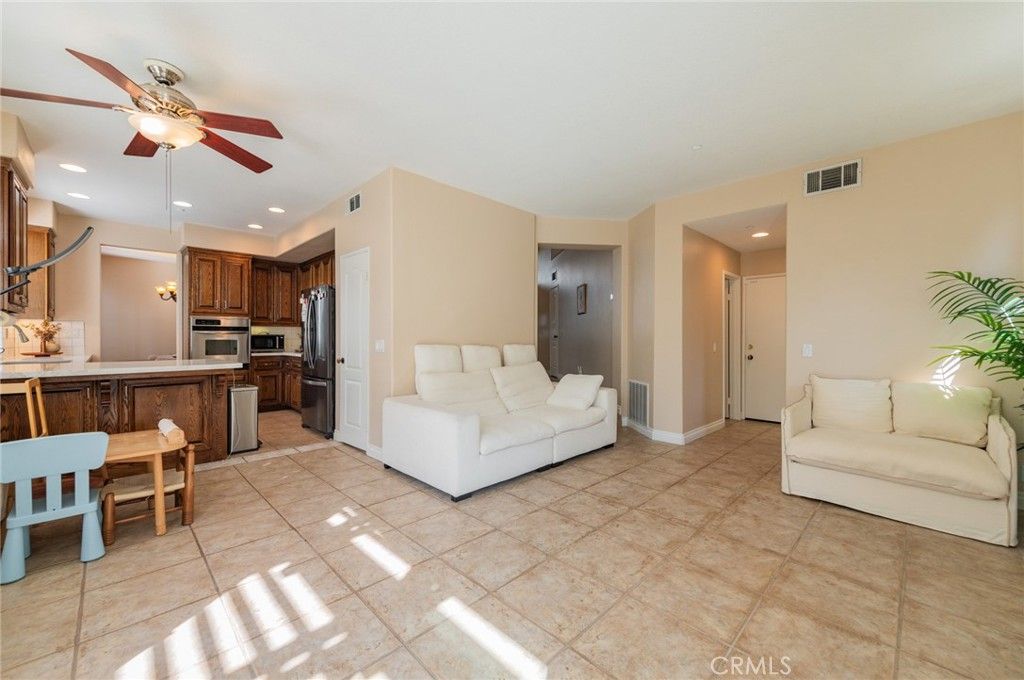 Image 12 of property listing at 6360 Calle Elegante, Rancho Cucamonga, CA 91737
