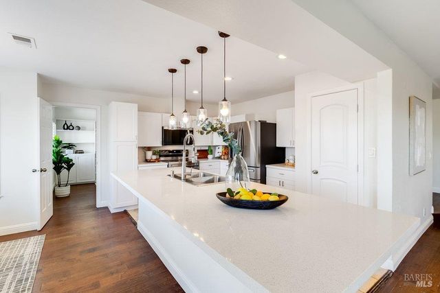 570 Periwinkle Pl, Benicia, CA 94510