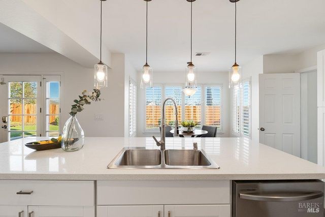 570 Periwinkle Pl, Benicia, CA 94510