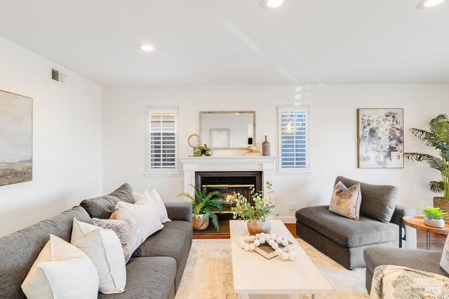 570 Periwinkle Pl, Benicia, CA 94510