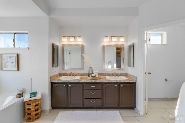 570 Periwinkle Pl, Benicia, CA 94510