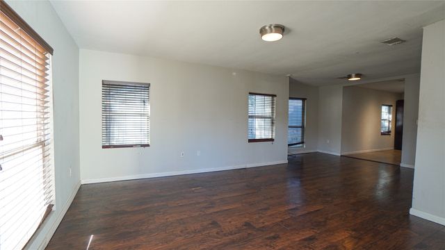 2211 Wilbur Street, Dallas, TX 75224
