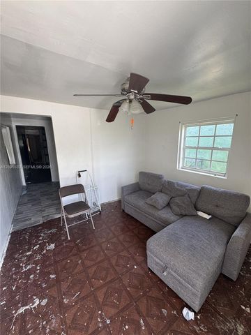 2125 W 5th Avenue, Hialeah, FL 33010