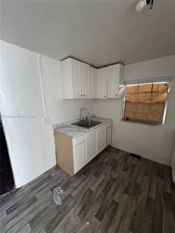 2125 W 5th Avenue, Hialeah, FL 33010