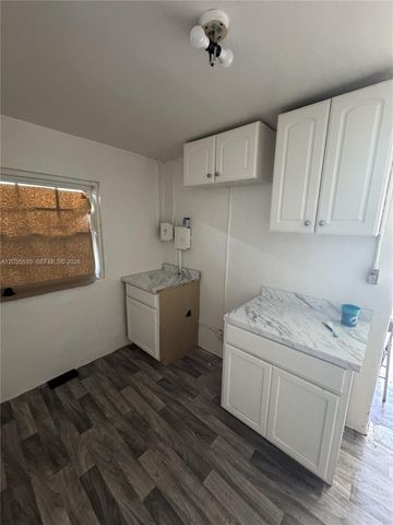 2125 W 5th Avenue, Hialeah, FL 33010
