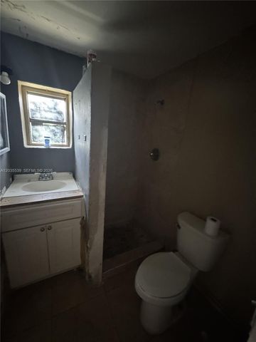 2125 W 5th Avenue, Hialeah, FL 33010