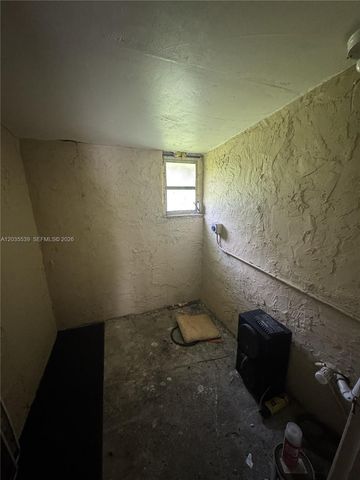 2125 W 5th Avenue, Hialeah, FL 33010