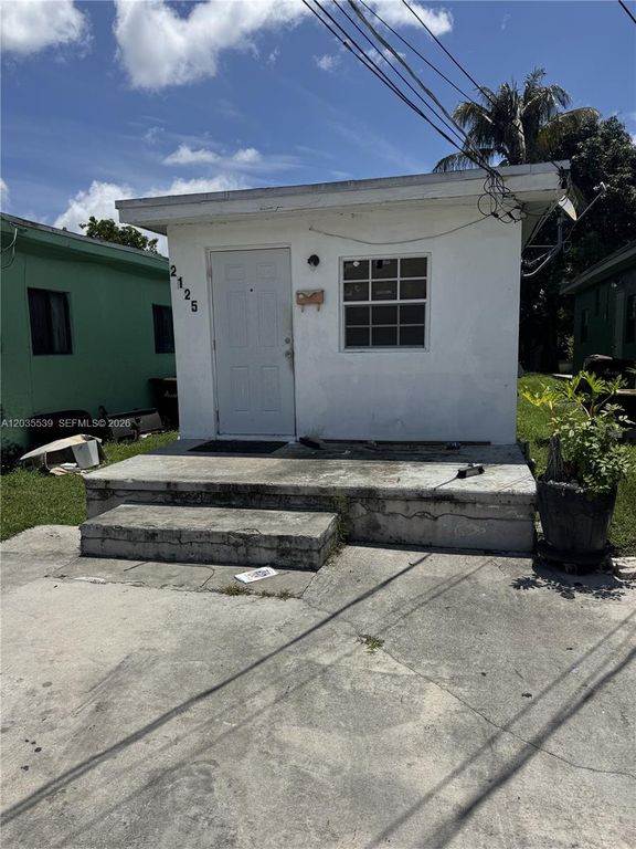 2125 W 5th Avenue, Hialeah, FL 33010