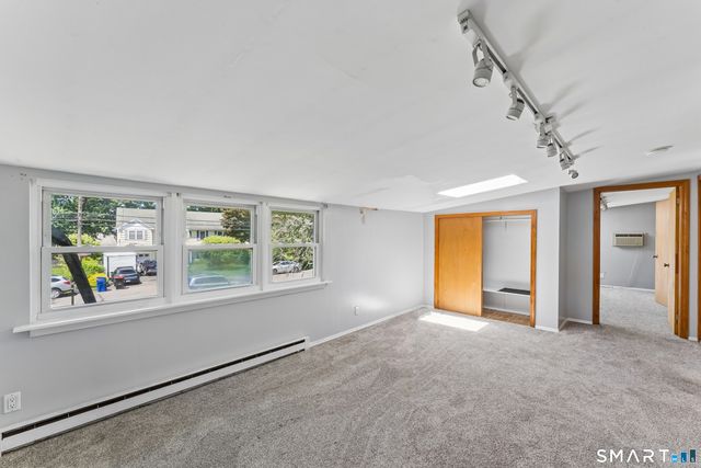 33 Assisi Way, Norwalk, CT 06854