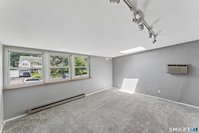 33 Assisi Way, Norwalk, CT 06854