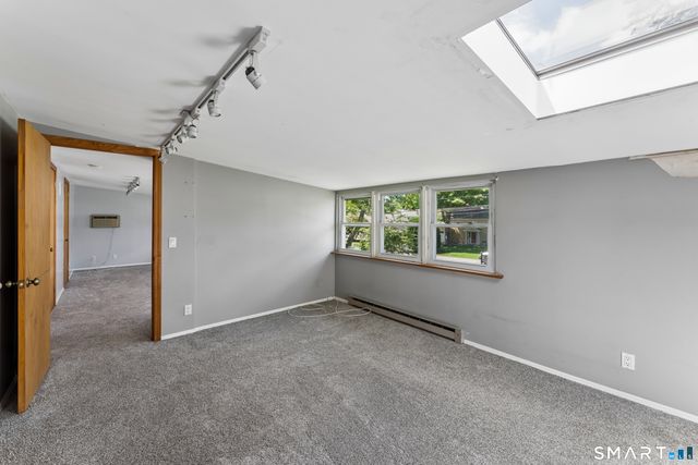 33 Assisi Way, Norwalk, CT 06854