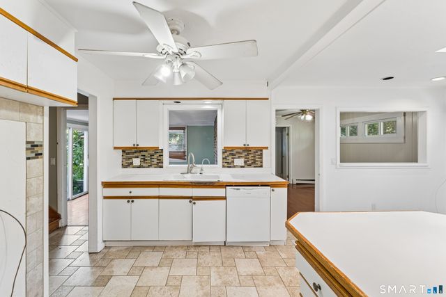 33 Assisi Way, Norwalk, CT 06854