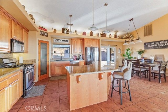 23053 Roundup Way, Apple Valley, CA 92308