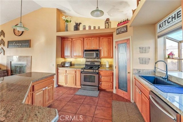 23053 Roundup Way, Apple Valley, CA 92308