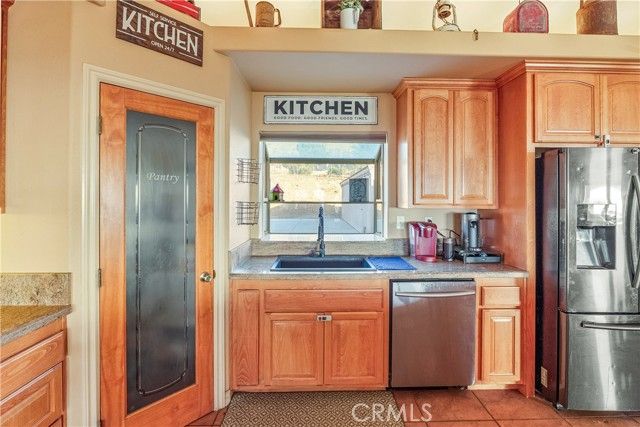 23053 Roundup Way, Apple Valley, CA 92308