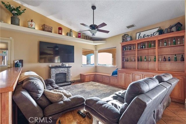 23053 Roundup Way, Apple Valley, CA 92308