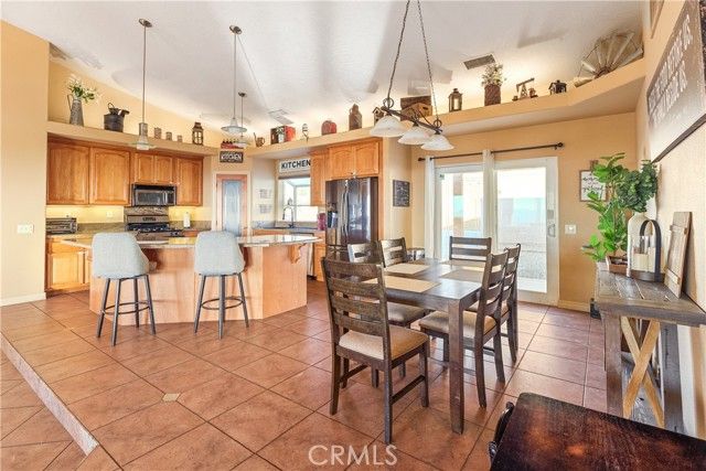 23053 Roundup Way, Apple Valley, CA 92308