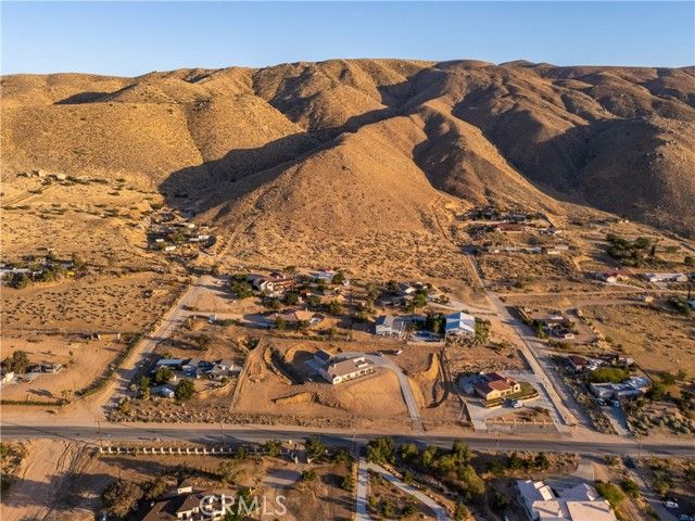 23053 Roundup Way, Apple Valley, CA 92308