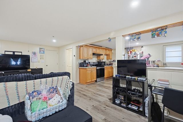 9 Denise Dr, Randolph, MA 02368