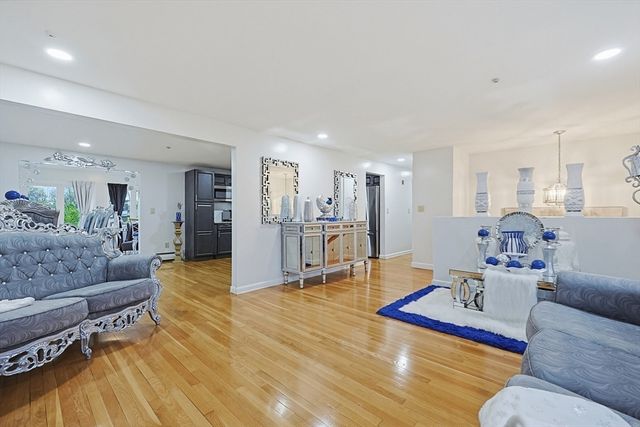 9 Denise Dr, Randolph, MA 02368