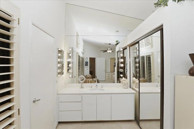 41521 Woodhaven Drive E, Palm Desert, CA 92211