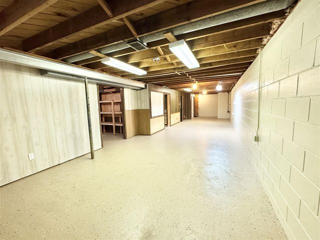 1786 Oak Park Drive, Muskegon, MI 49442