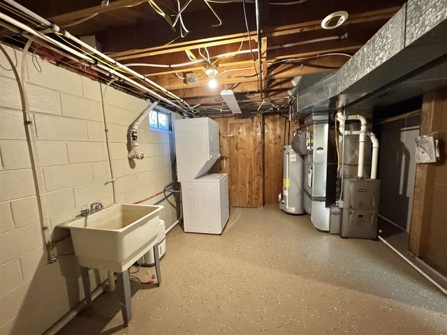 1786 Oak Park Drive, Muskegon, MI 49442